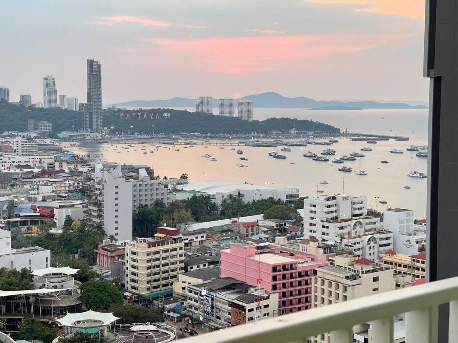 Base Central Pattaya Long Balcony King-Bed With Infinity Pool & Free Netflix! ภายนอก รูปภาพ