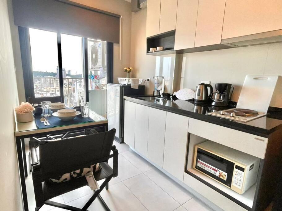 Base Central Pattaya Long Balcony King-Bed With Infinity Pool & Free Netflix! ภายนอก รูปภาพ