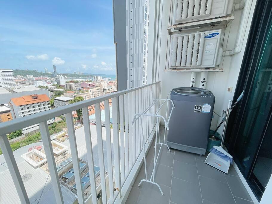 Base Central Pattaya Long Balcony King-Bed With Infinity Pool & Free Netflix! ภายนอก รูปภาพ