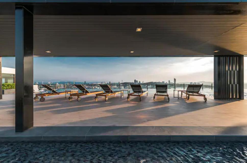 Base Central Pattaya Long Balcony King-Bed With Infinity Pool & Free Netflix! ภายนอก รูปภาพ