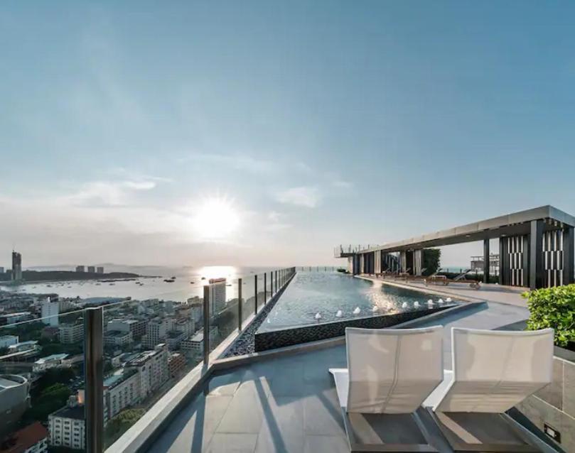 Base Central Pattaya Long Balcony King-Bed With Infinity Pool & Free Netflix! ภายนอก รูปภาพ