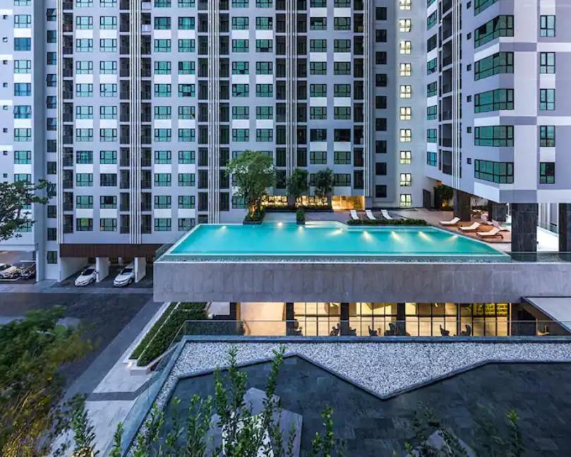 Base Central Pattaya Long Balcony King-Bed With Infinity Pool & Free Netflix! ภายนอก รูปภาพ