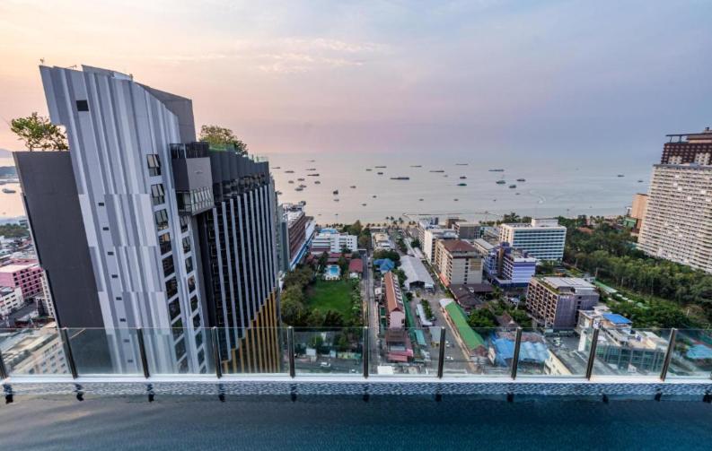 Base Central Pattaya Long Balcony King-Bed With Infinity Pool & Free Netflix! ภายนอก รูปภาพ